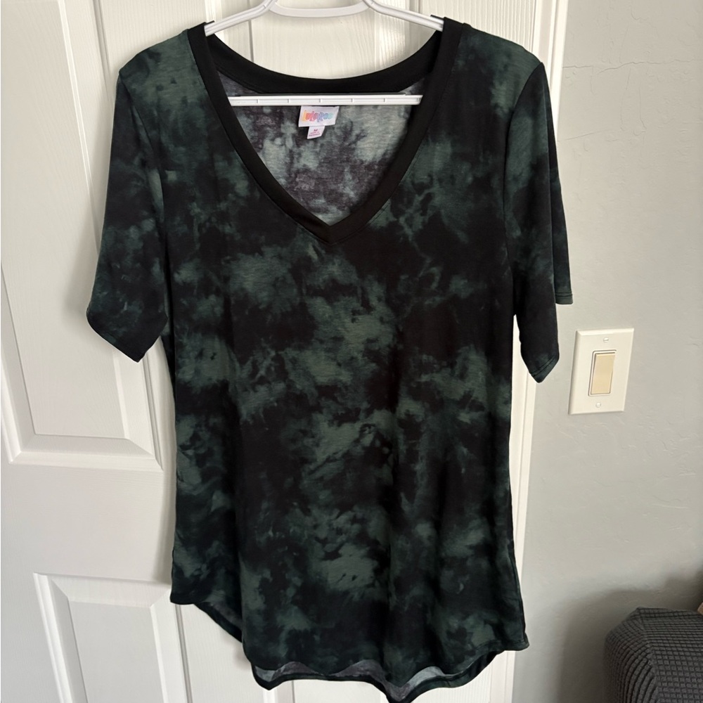 LuLaRoe Green and Black Short Sleeve Tie-Dye Tee